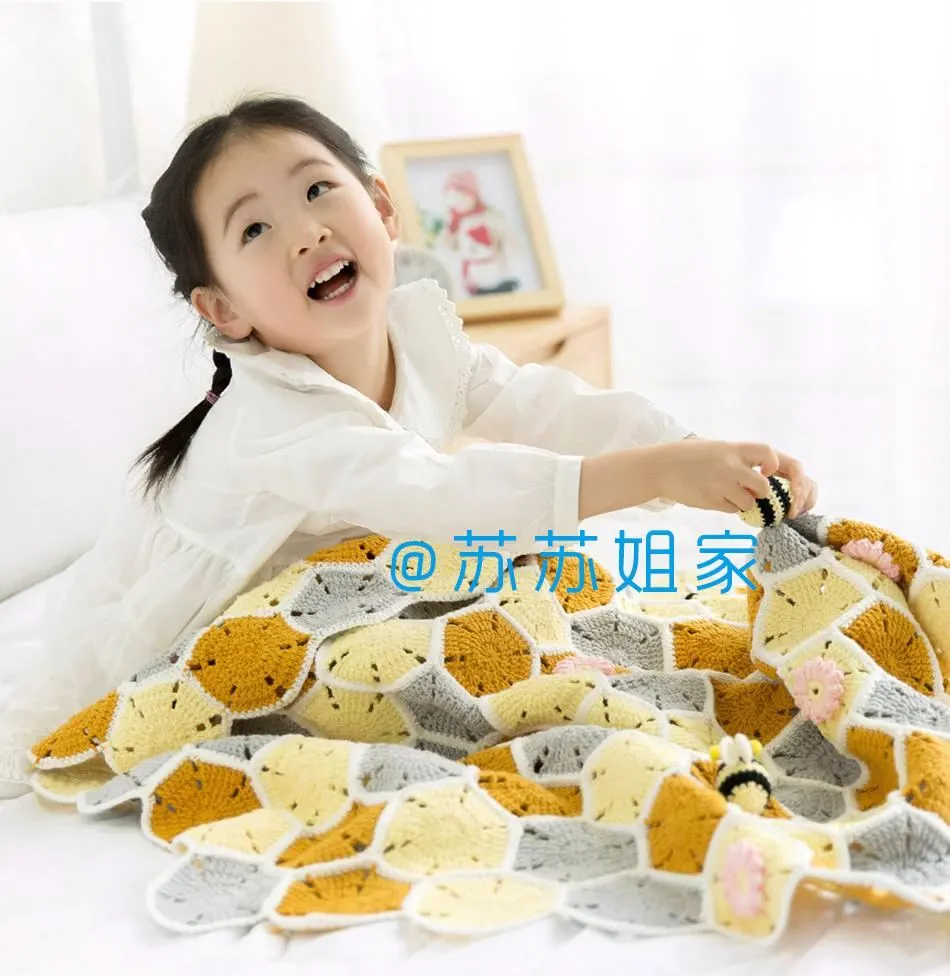Honey Bee Throw tutorial cover