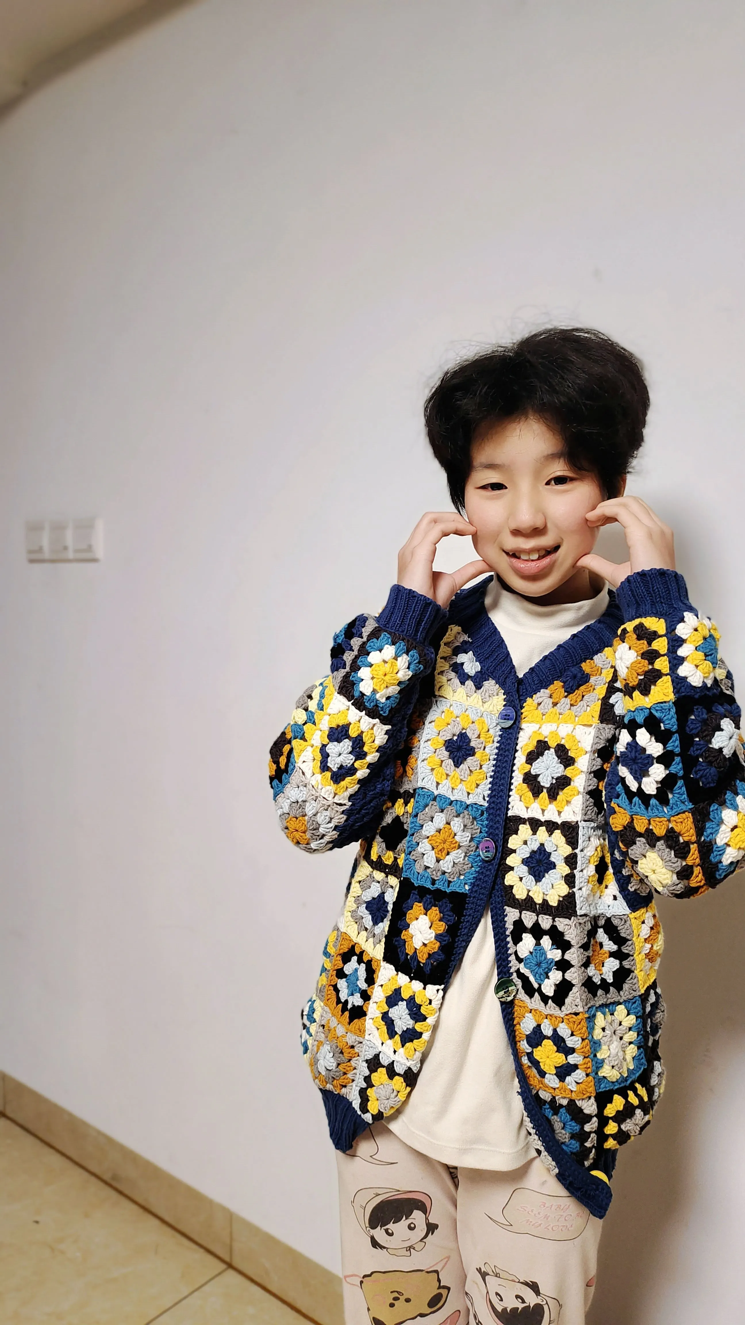 身上多钩了一行，改成了扣子。好看的呢！, a crochet project shared by 半妖