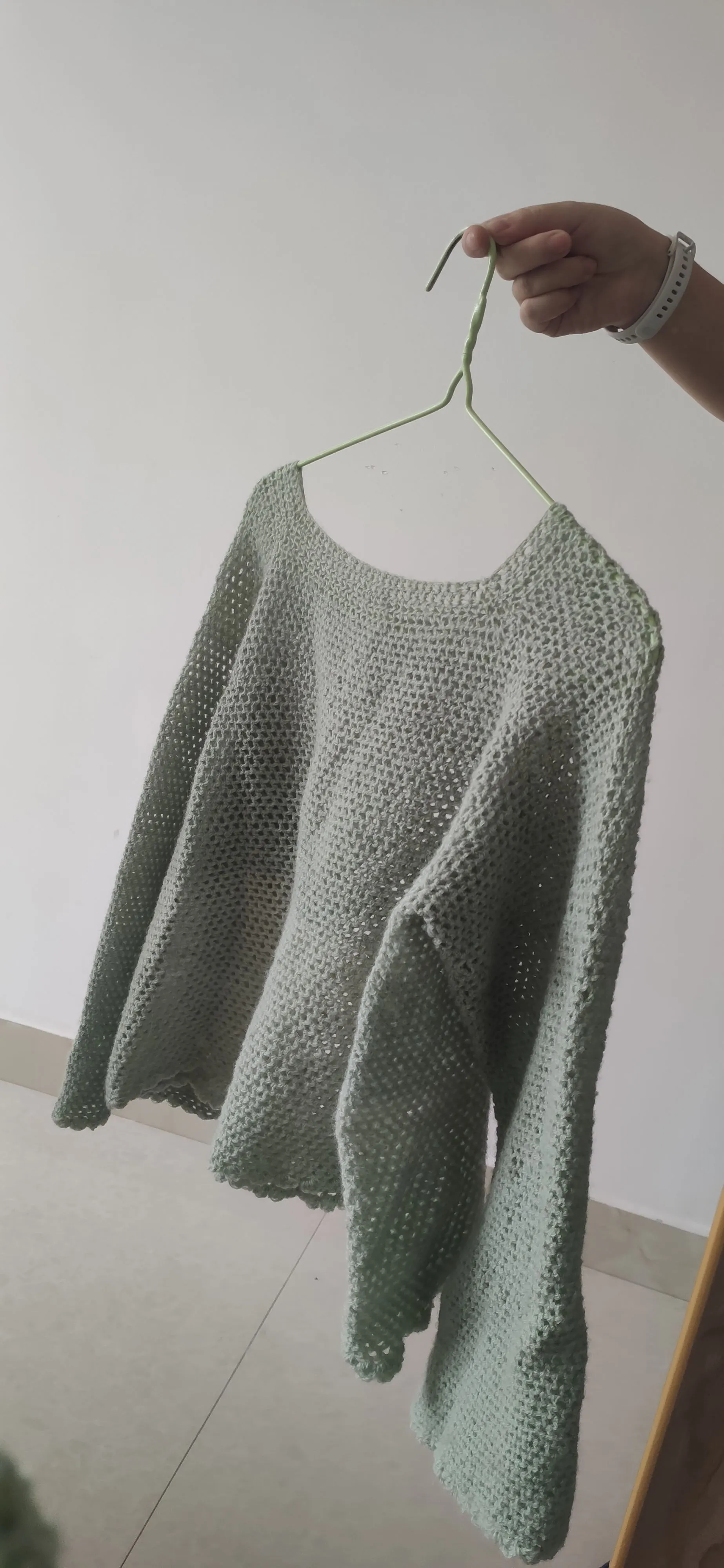 很快手的毛衣 我没有钩花 袖口下摆加了花边, a crochet project shared by ankequeen