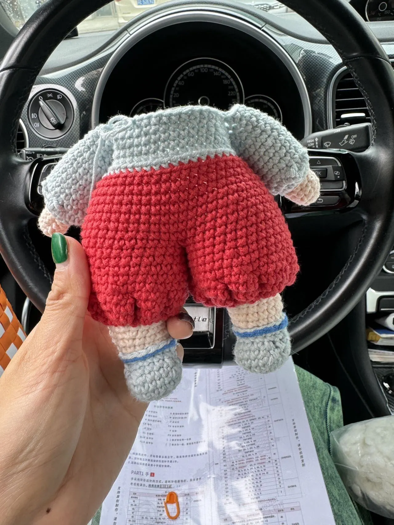 买了图解 自己随便配了色加了小配件 喜欢有眼泪的小丑 可可爱爱, a crochet project shared by 💤今天也没睡醒