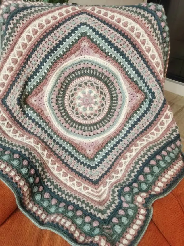 奶油曲奇毯，很喜欢这个配色！, a crochet project shared by 包包