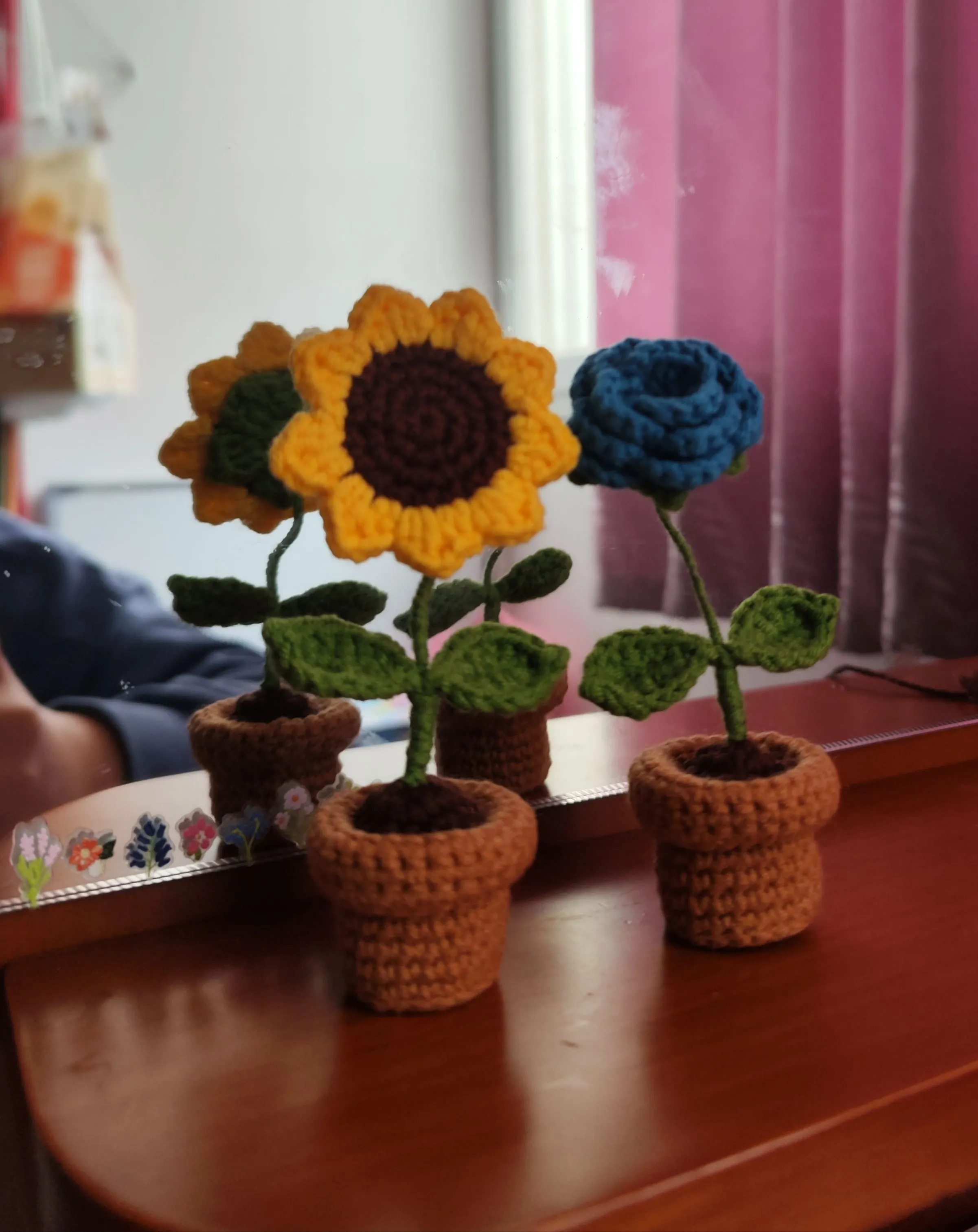 向日葵和蔷薇花, a crochet project shared by 黑色幽默