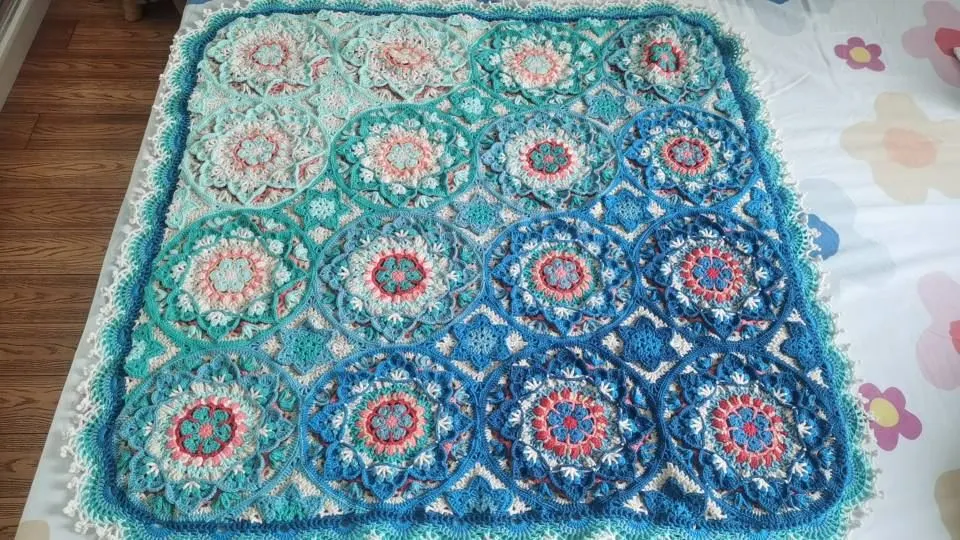 勾的第一条毯子, a crochet project shared by 洁