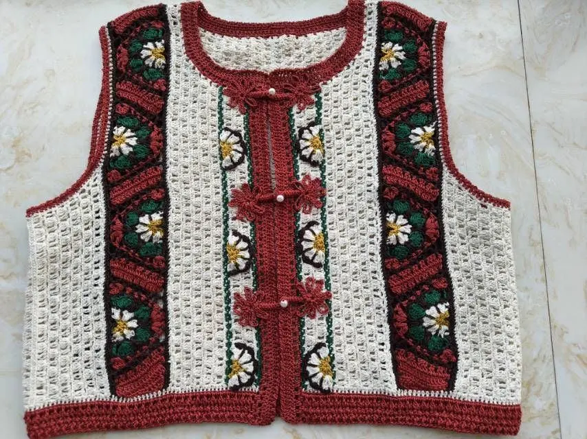 红墙绿瓦小雏菊, a crochet project shared by 泳无止境