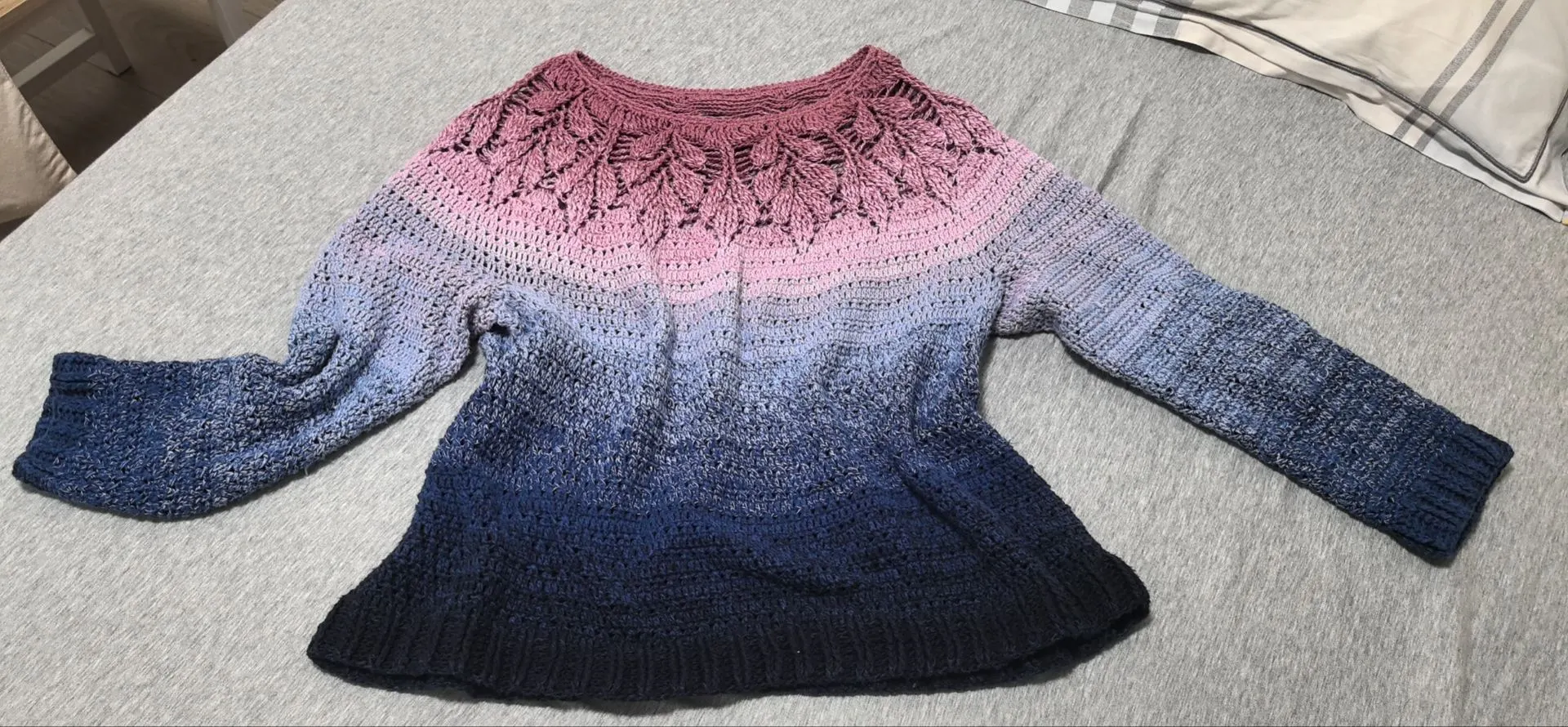 暑假就完工了，这几天降温刚好穿上，非常喜欢😍, a crochet project shared by 芳宏