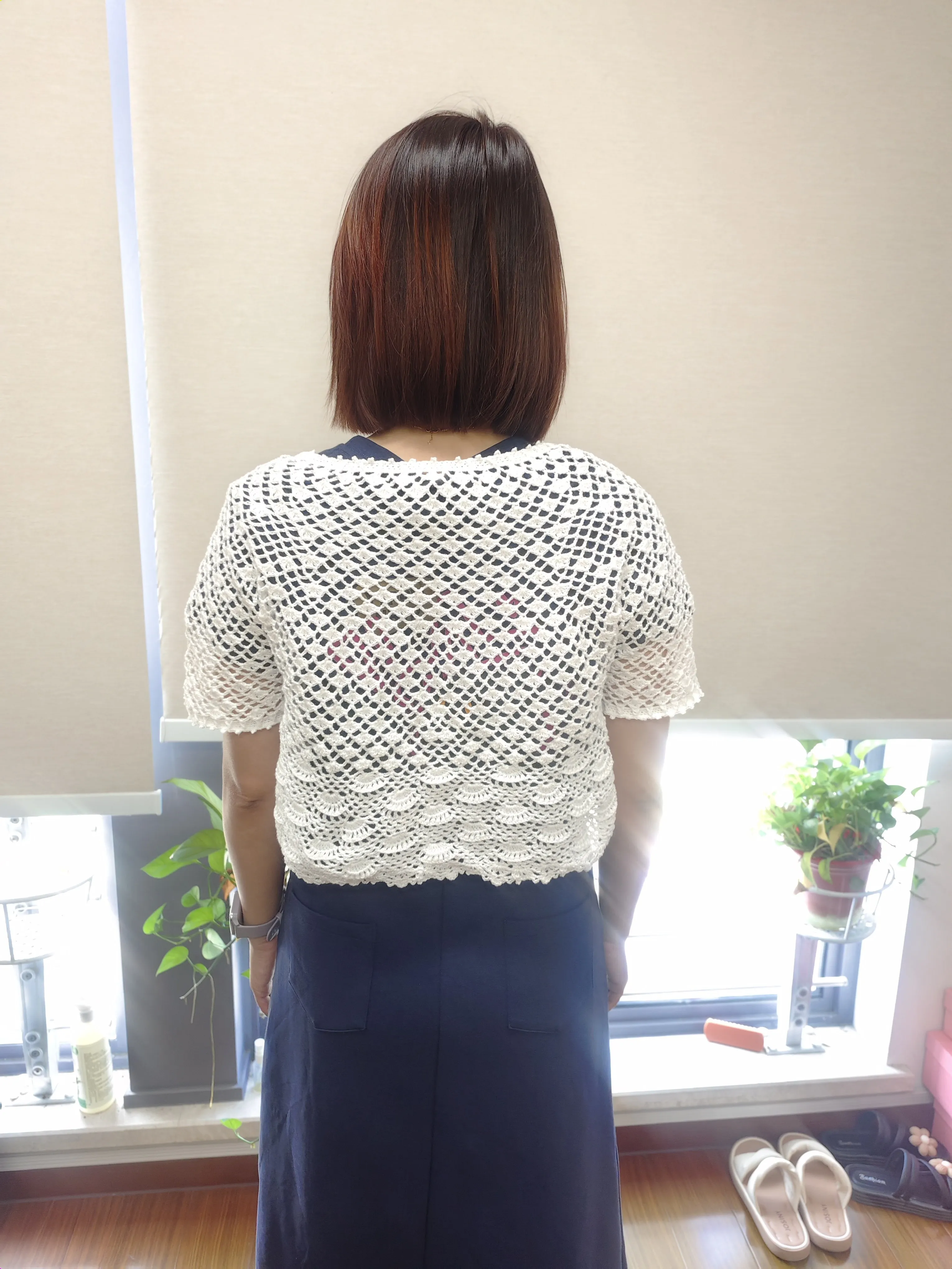 夏天谁还没有件吊带，纯白也好看呢