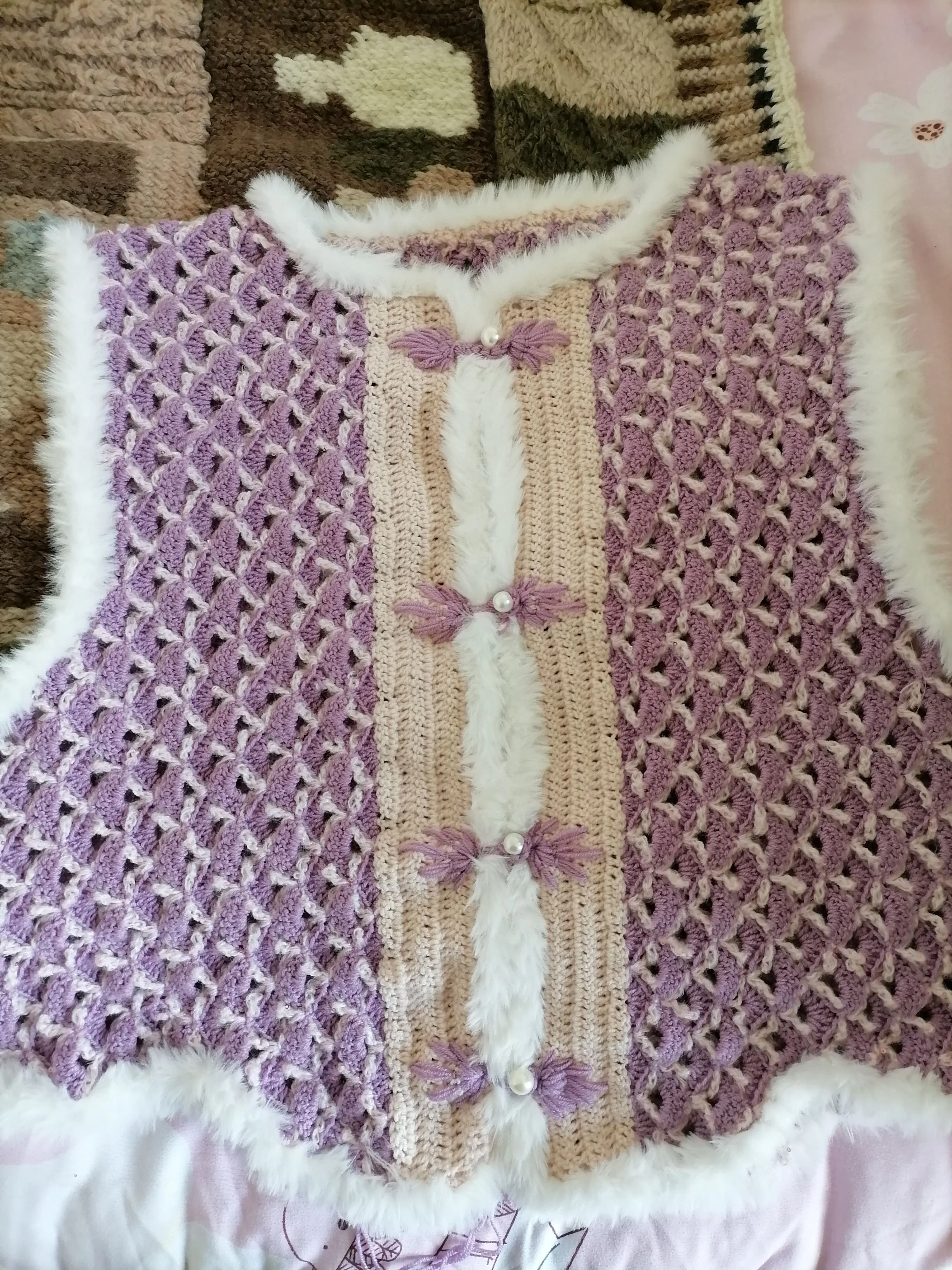 拖了好久总算把扣子安上去了, a crochet project shared by 紙帳梅花