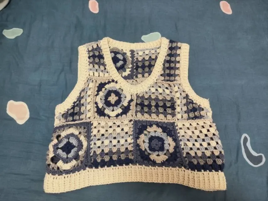 奶油慕斯毯子剩的线,加了白色边,钩大了。。。, a crochet project shared by 2072