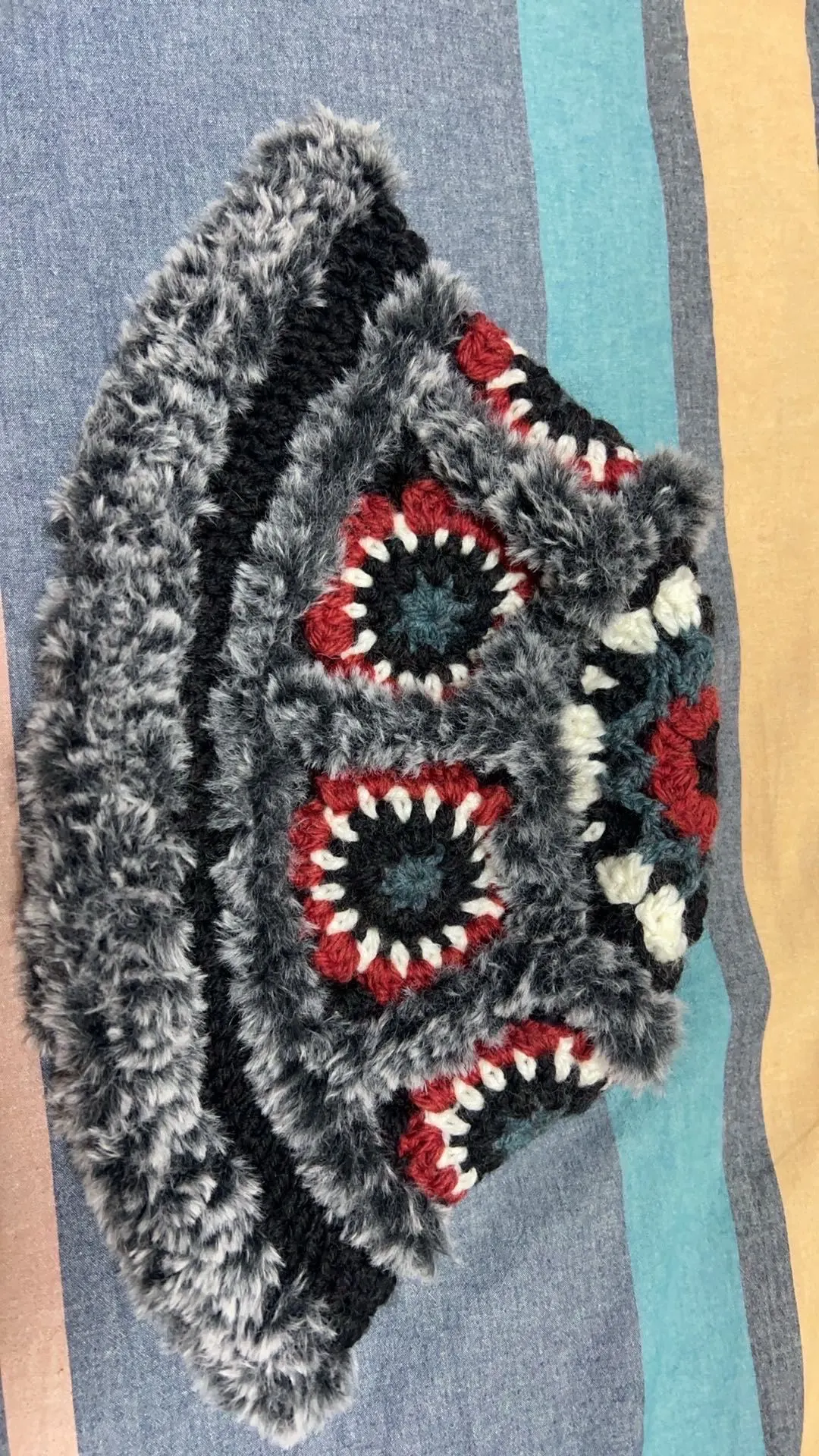 绒绒拼花帽, a crochet project shared by Ivys1987