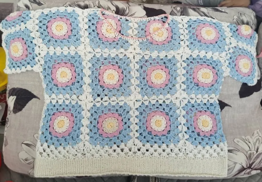改了些领勾了又进不去就拆了, a crochet project shared by 彼岸花开