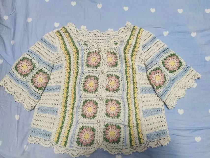 #芳菲蕾丝小衫#钩好了，搭配个啥呢，感觉可以搭牛仔裤呢, a crochet project shared by 溜溜梅🍬