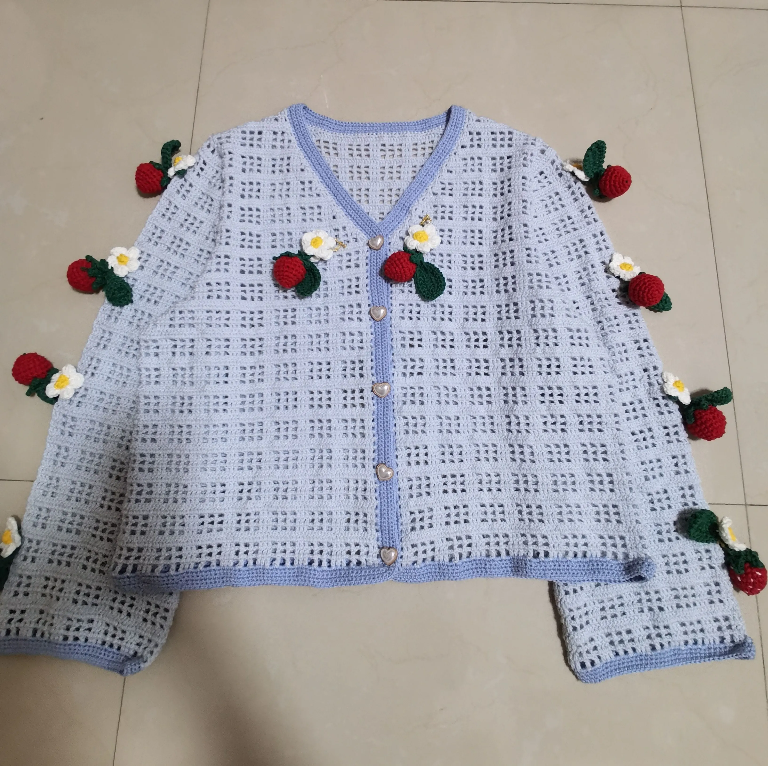 橡果开衫草莓月白版 小物件超级加分, a crochet project shared by 安