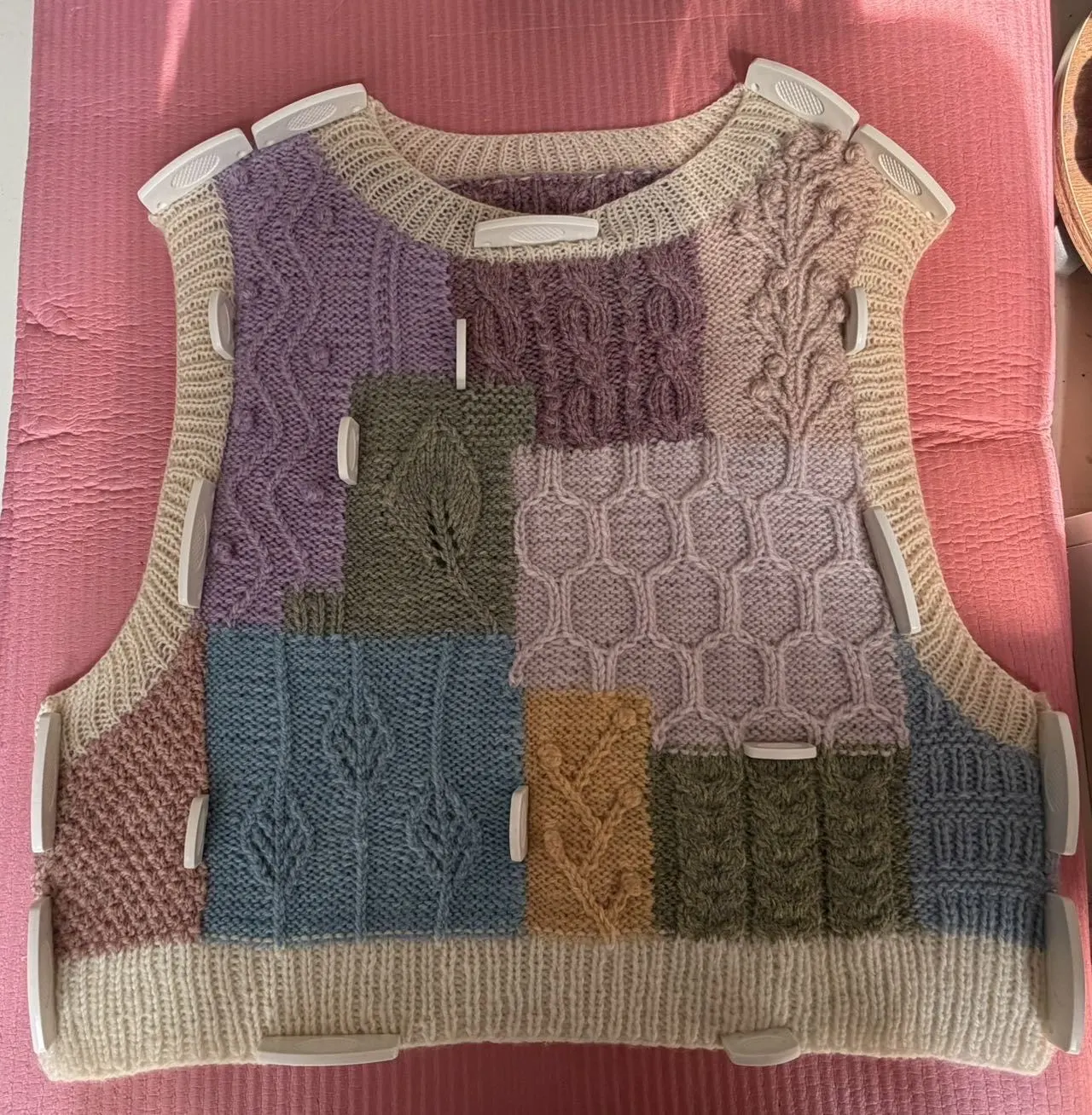 苏苏姐复古拼色马甲 莫兰迪8, a crochet project shared by 哇唧唧哇