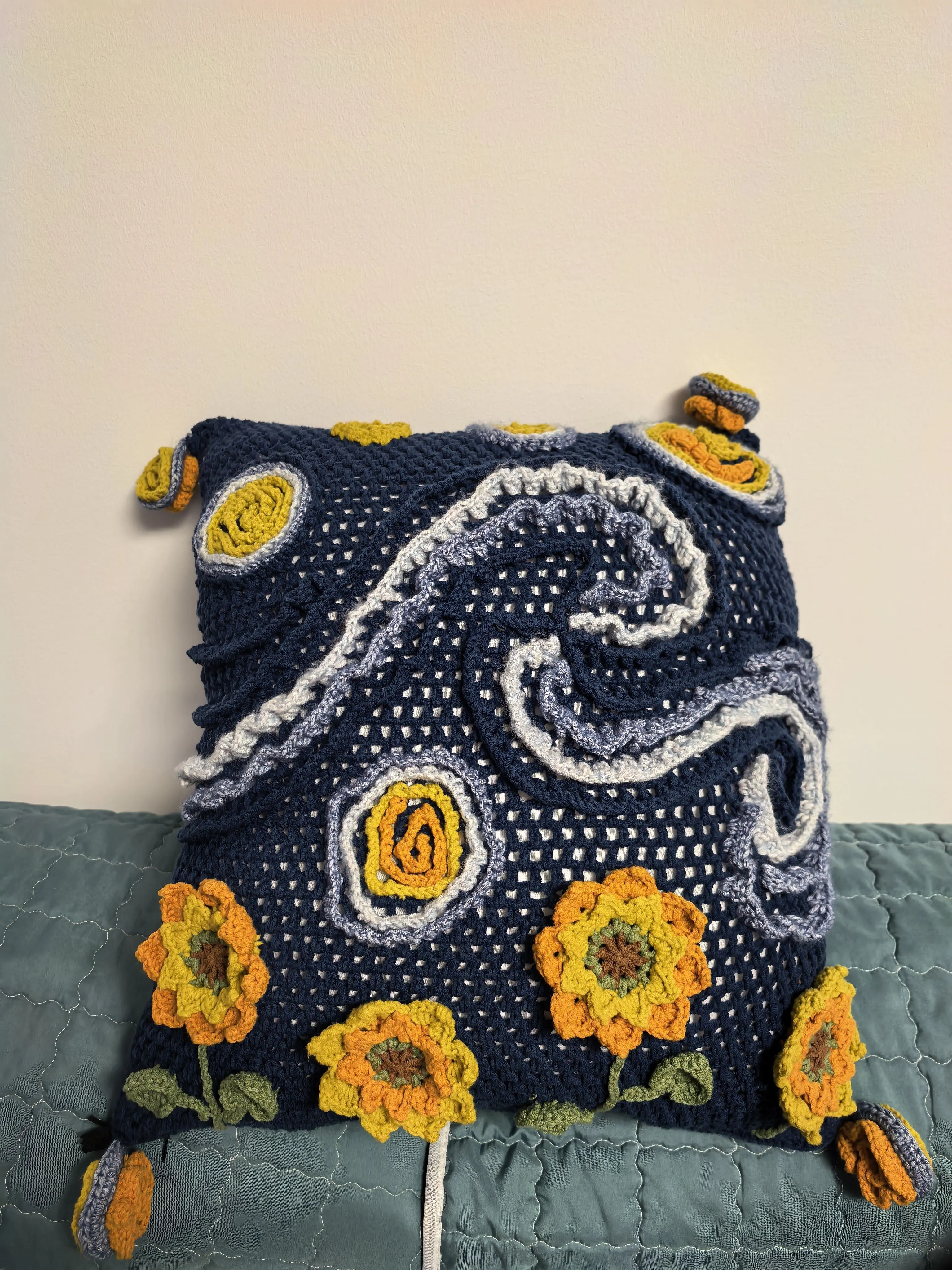 星月夜向日葵抱枕, a crochet project shared by 甜葡萄和猫