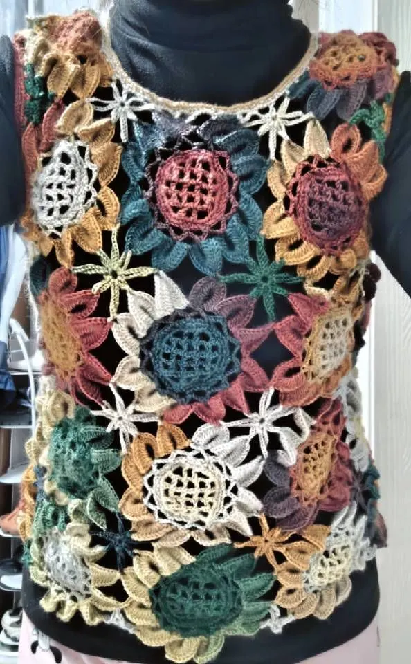 向日葵拼花马甲完工, a crochet project shared by 女神养成中 请勿打扰