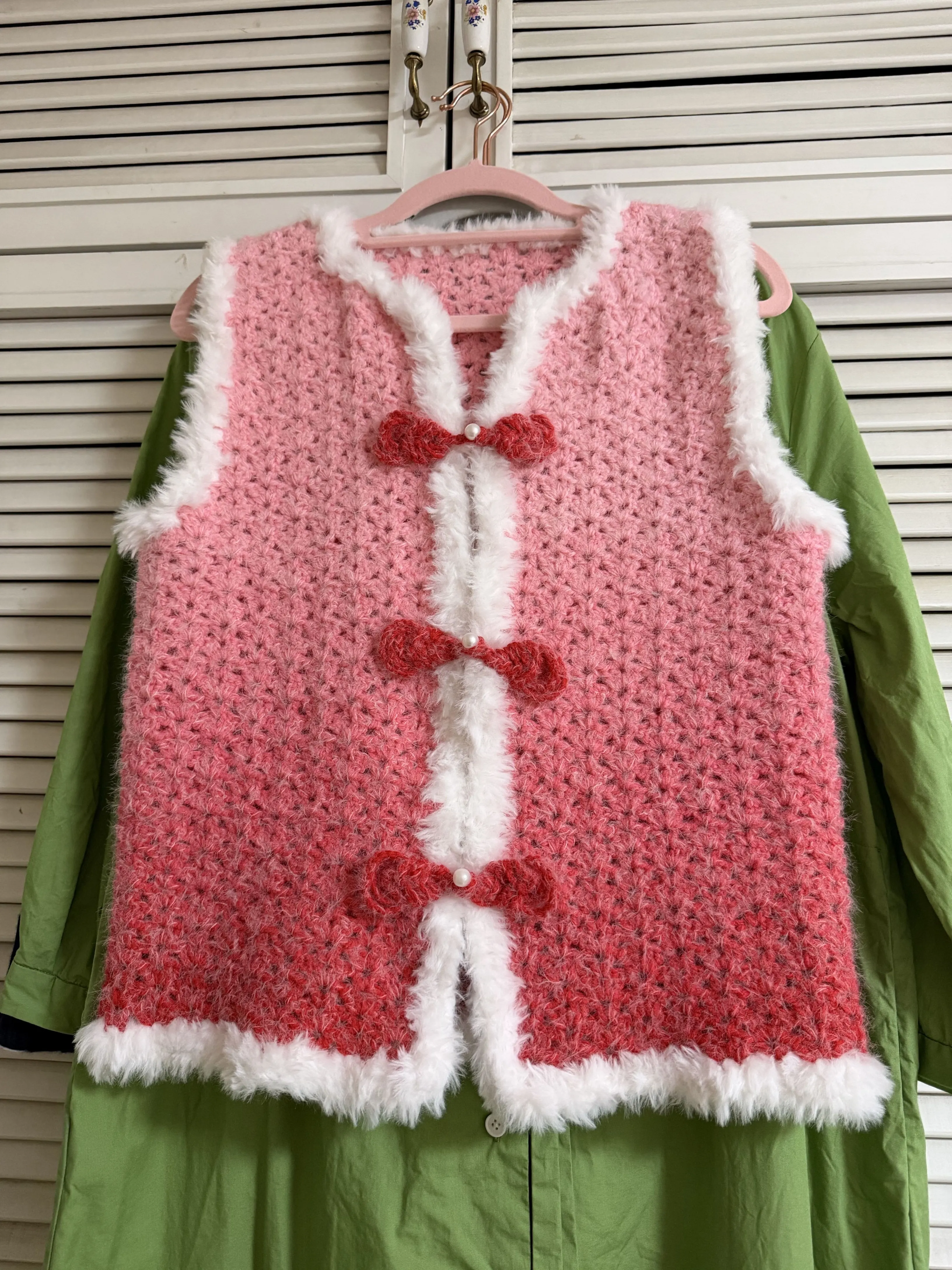 中国红马甲，明年过年穿吧, a crochet project shared by CC