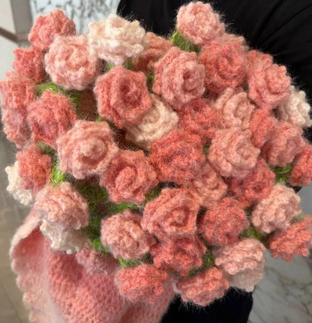 披在身上的玫瑰花