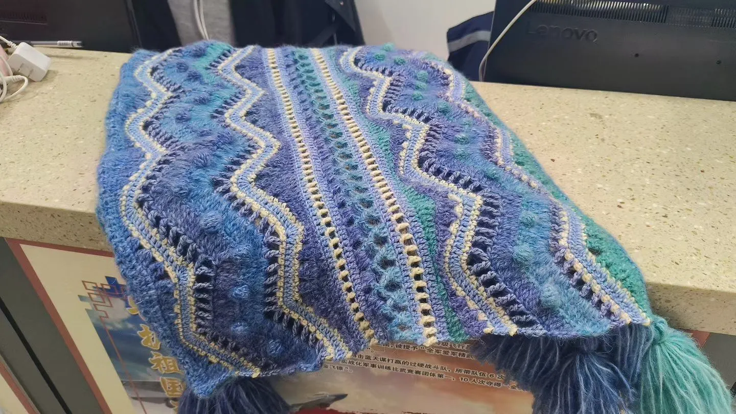 夏天还在钩毛毛披肩, a crochet project shared by 莹