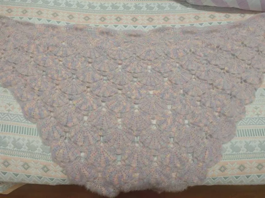 贝彩珠片披肩, a crochet project shared by 嗯哼