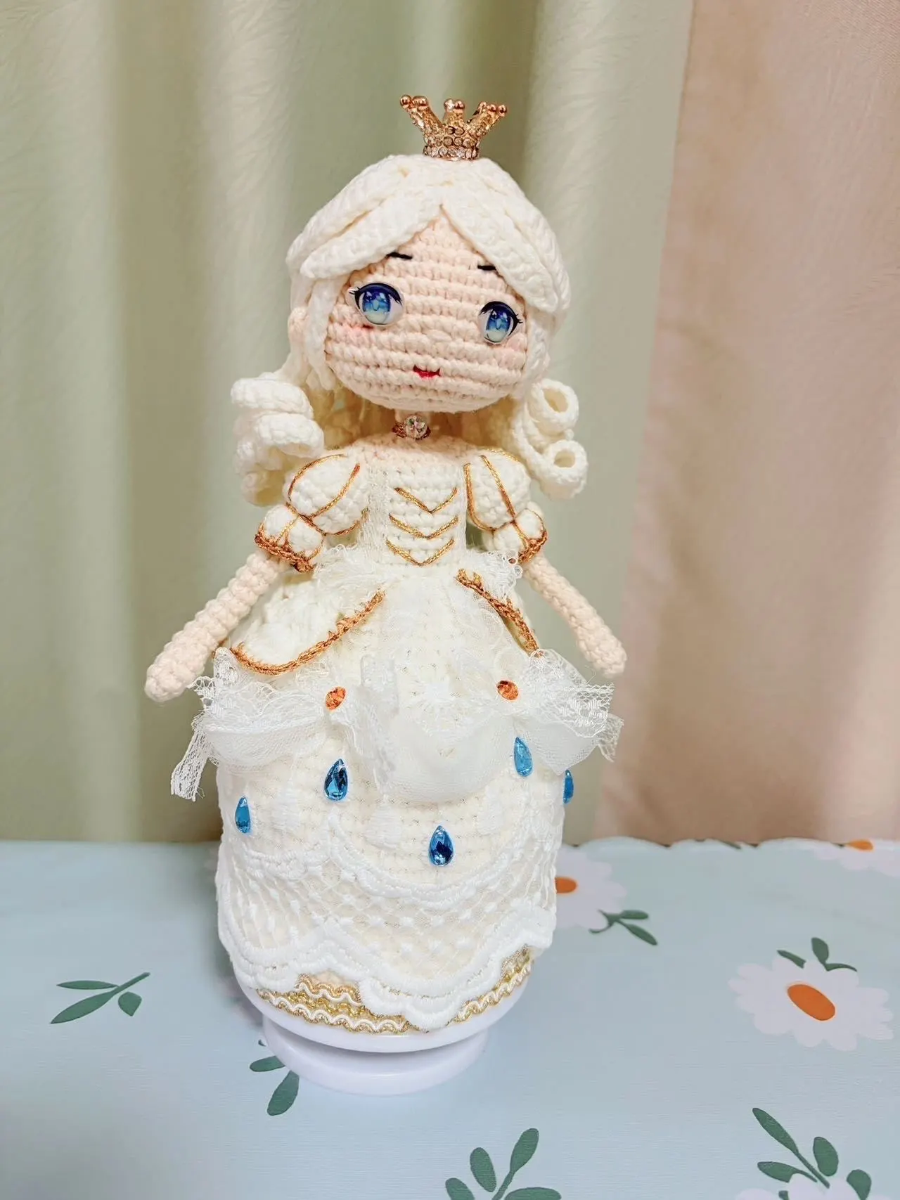 烂尾多年的白皇后交作业啦 红皇后制作中, a crochet project shared by 雪汐