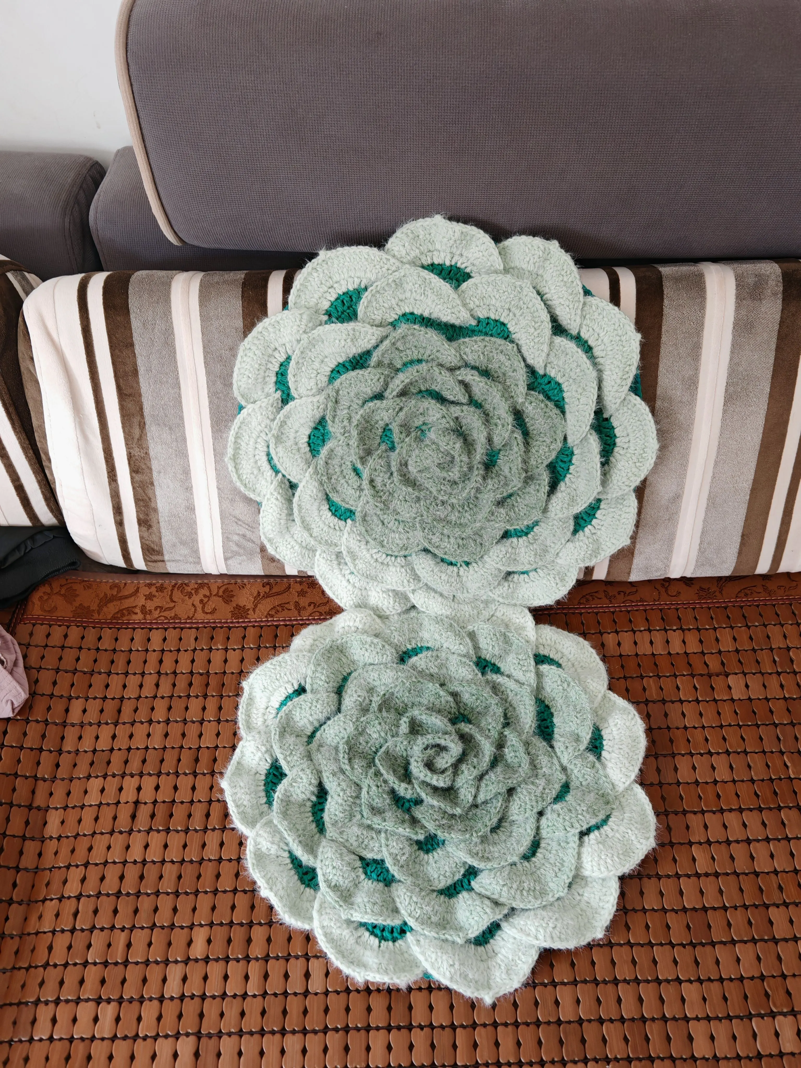 山茶花抱枕, a crochet project shared by 爱上钩