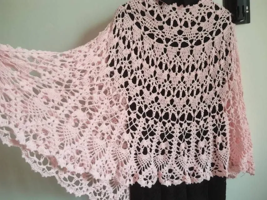 漂亮的粉色斗篷, a crochet project shared by 毛线小森林