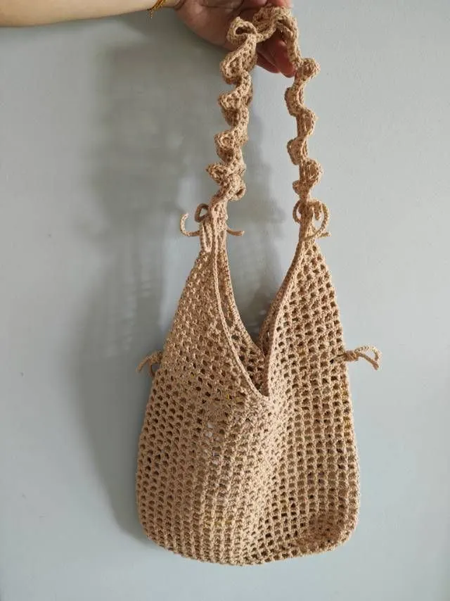 网格包，今年还是很流行的, a crochet project shared by 管管儿hg