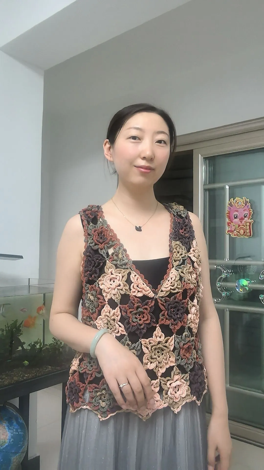 给嫡长闺钩的朵儿背心完工啦!, a crochet project shared by 丽