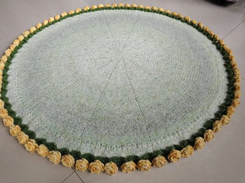 康乃馨和玫瑰花毯子完工, a crochet project shared by 雨点