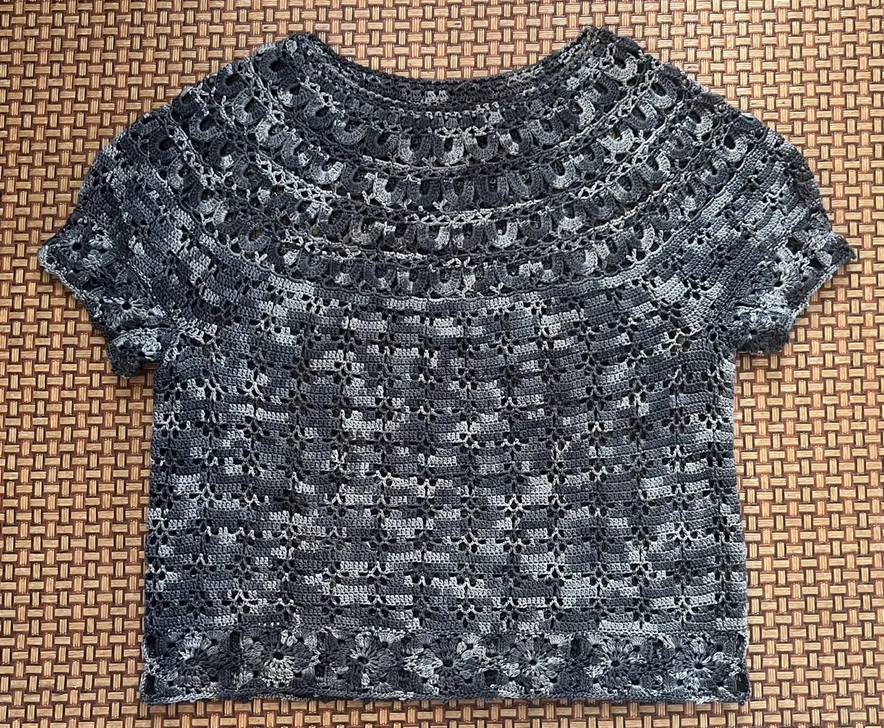 連环蕾絲上衣