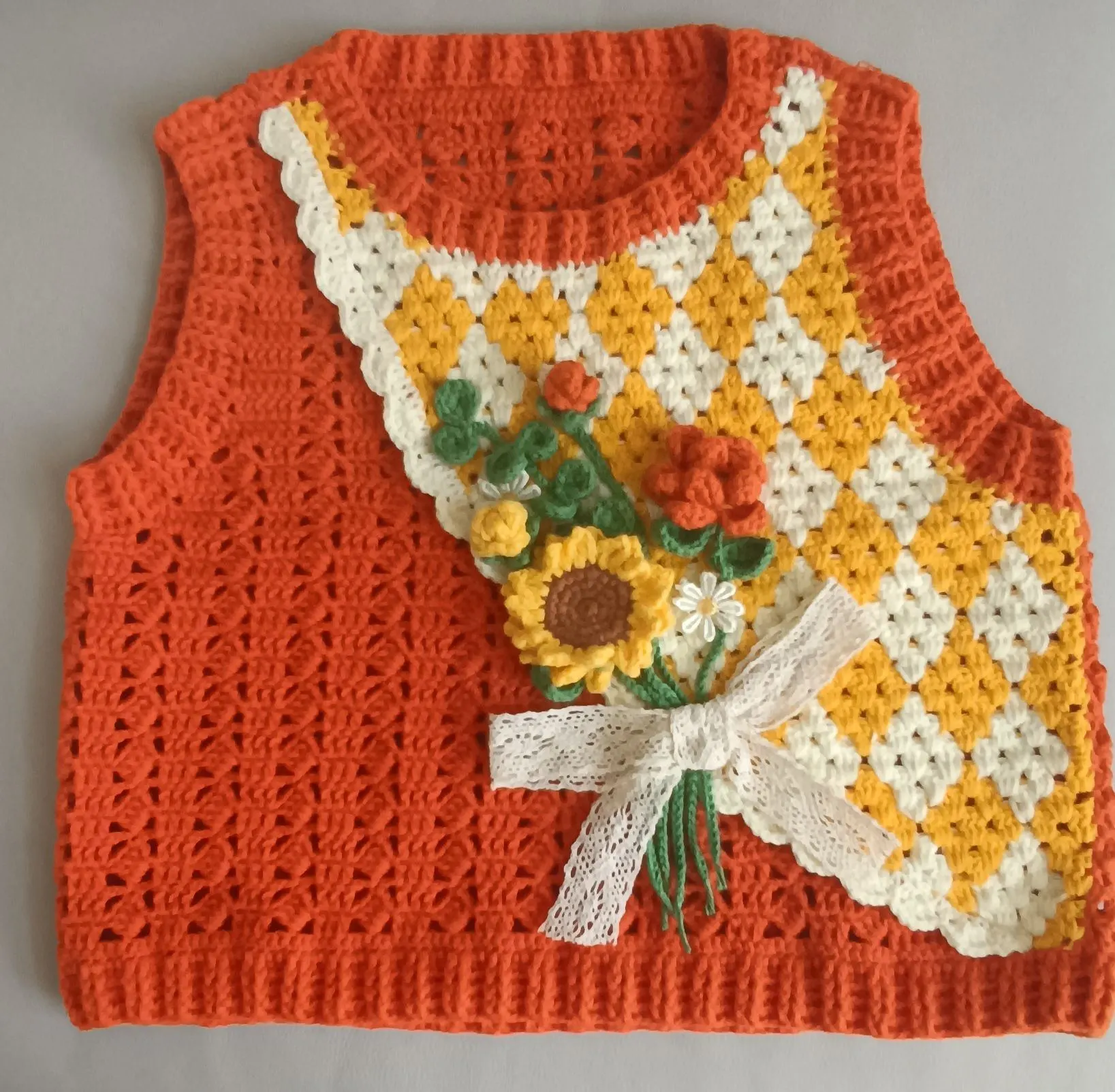花束背心完成了, a crochet project shared by A蓝色的多瑙河