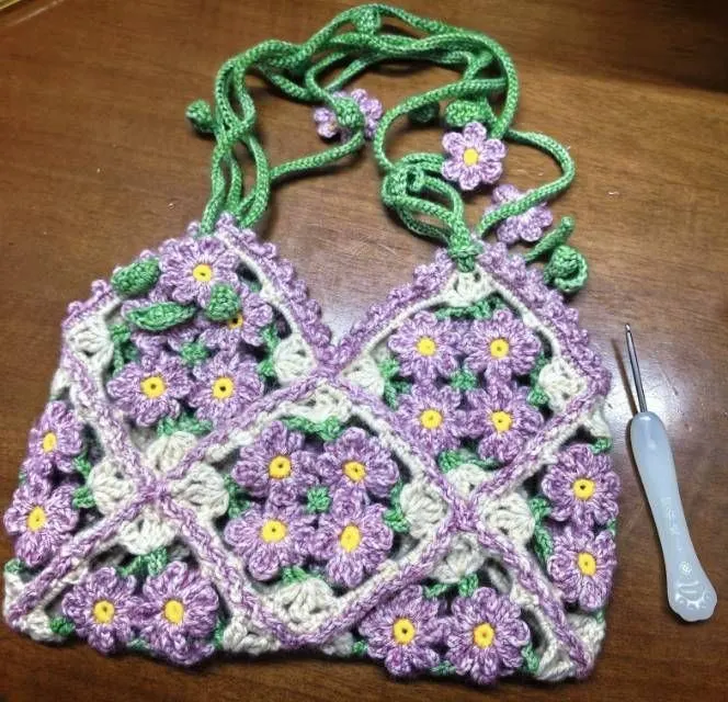 恋花包包小款。, a crochet project shared by suen