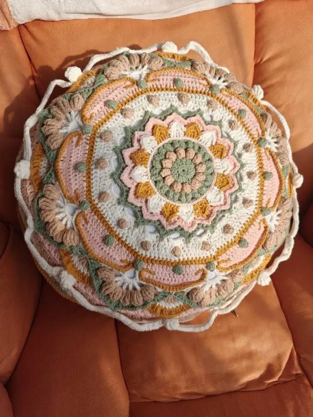 宝相花抱枕, a crochet project shared by 哆哩大人