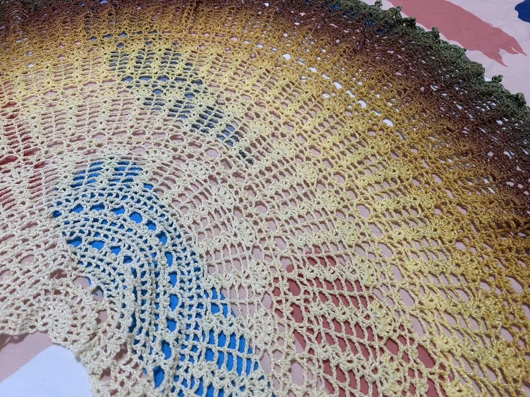 星芒冰激凌大圆披 完成!✅, a crochet project shared by 嘉嘉