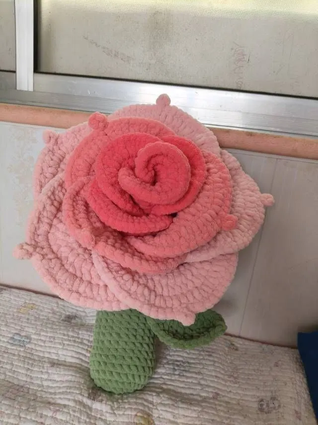 玫瑰花抱枕, a crochet project shared by lotus