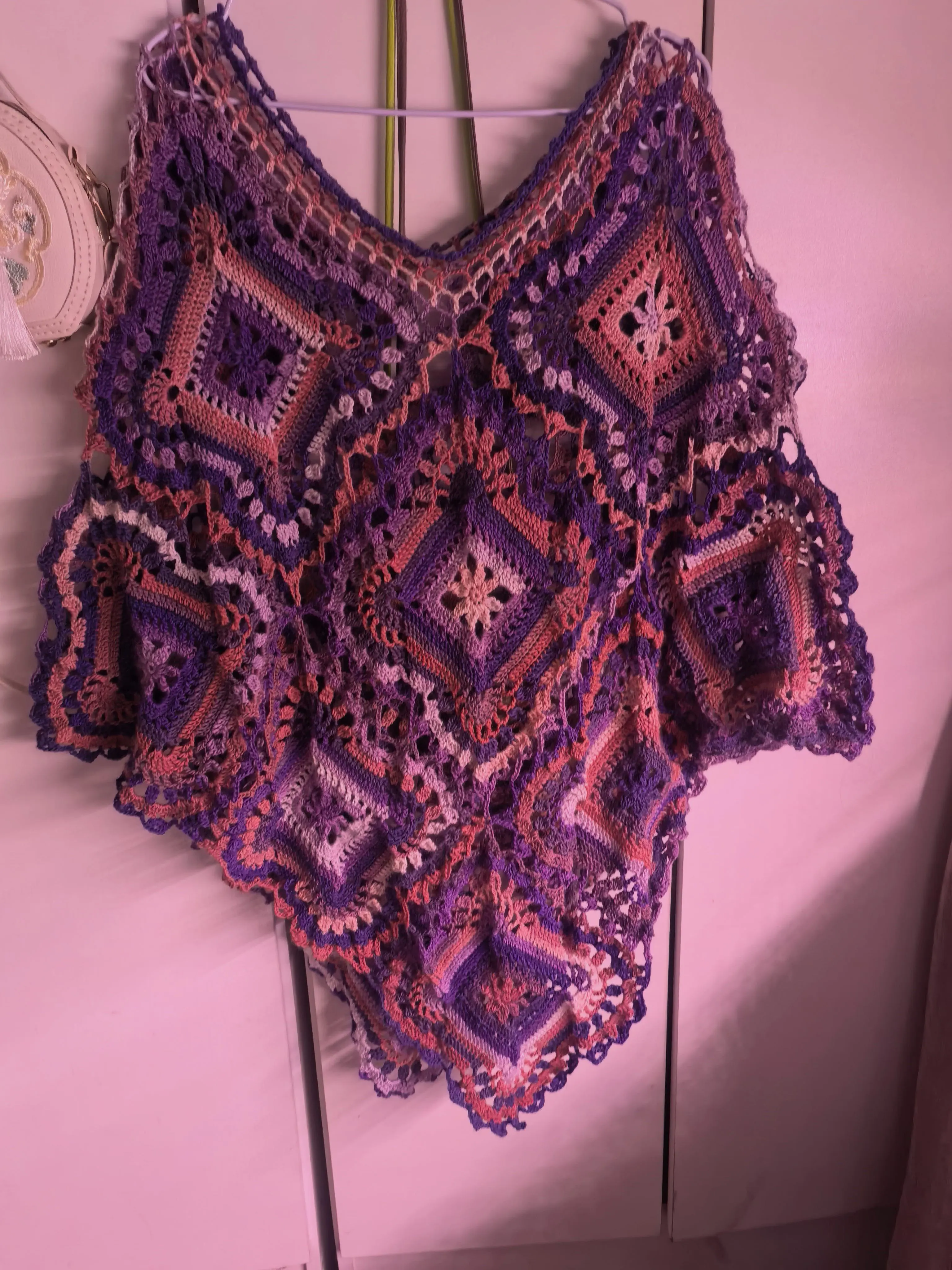 淑婉两穿斗篷终于完成了, a crochet project shared by 丽丽