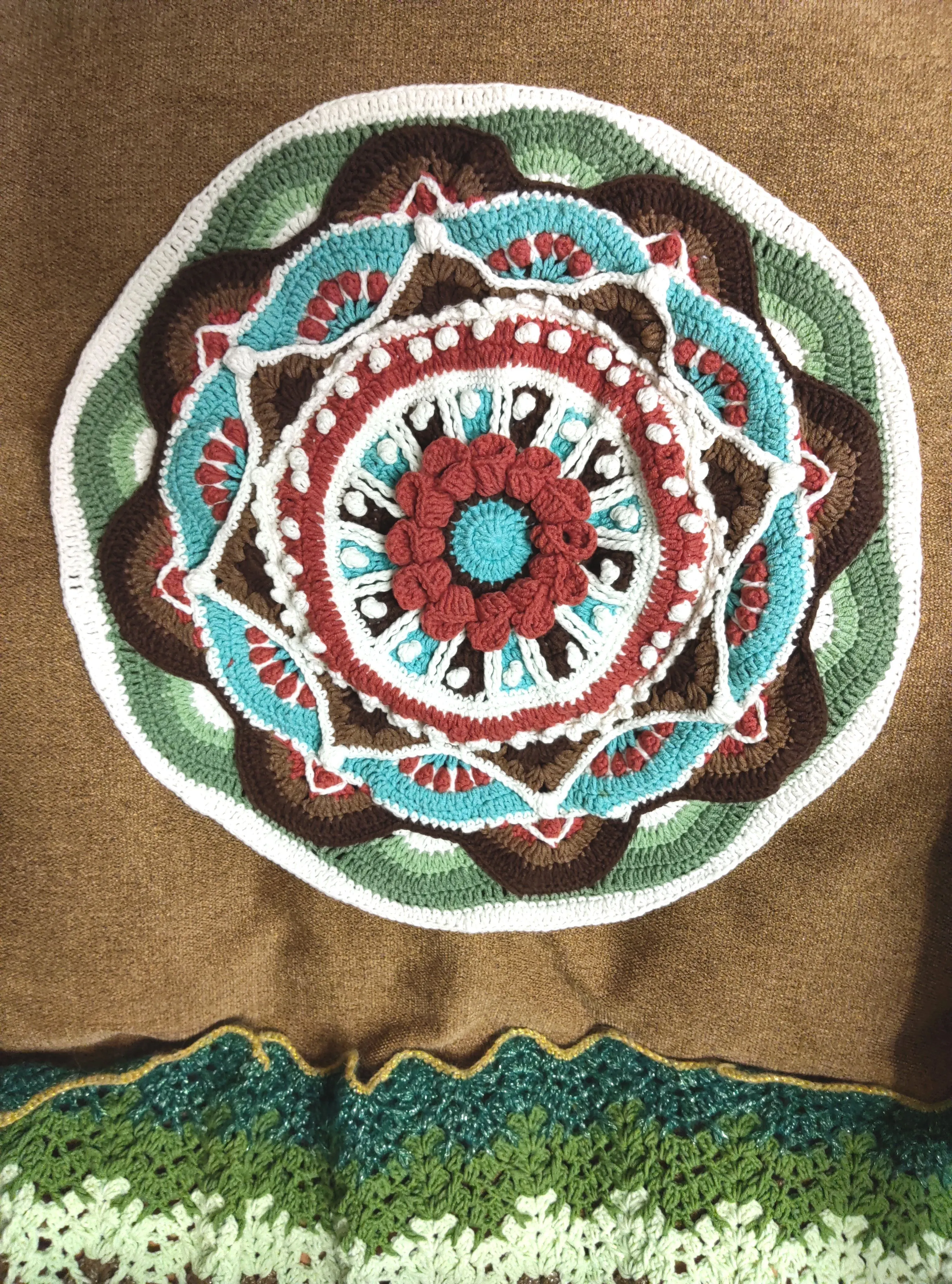 卷莲华盖抱枕, a crochet project shared by 小梅花