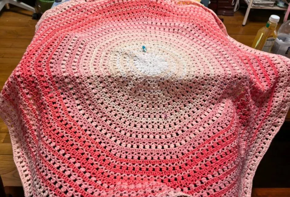 玫瑰花毯半成品, a crochet project shared by Cc笑笑