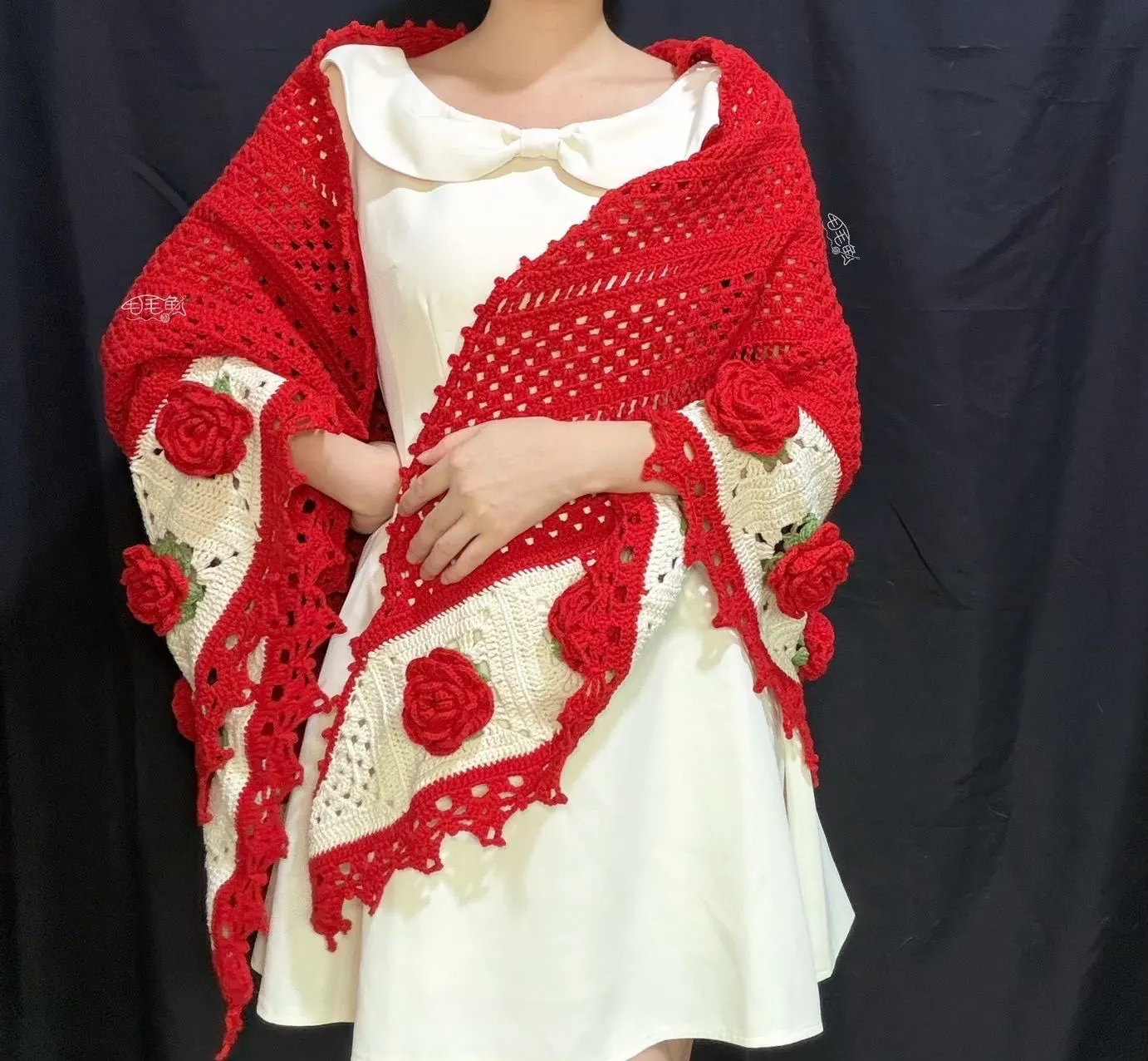 玫瑰花三角披肩, a crochet project shared by 在下毛毛鱼