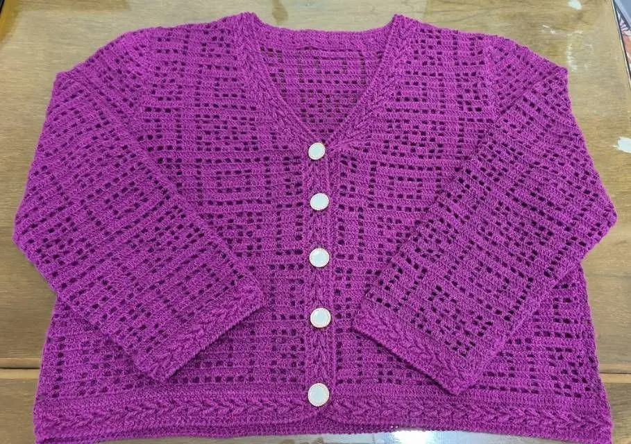 方正V领开衫圆满完工。, a crochet project shared by 玲珑