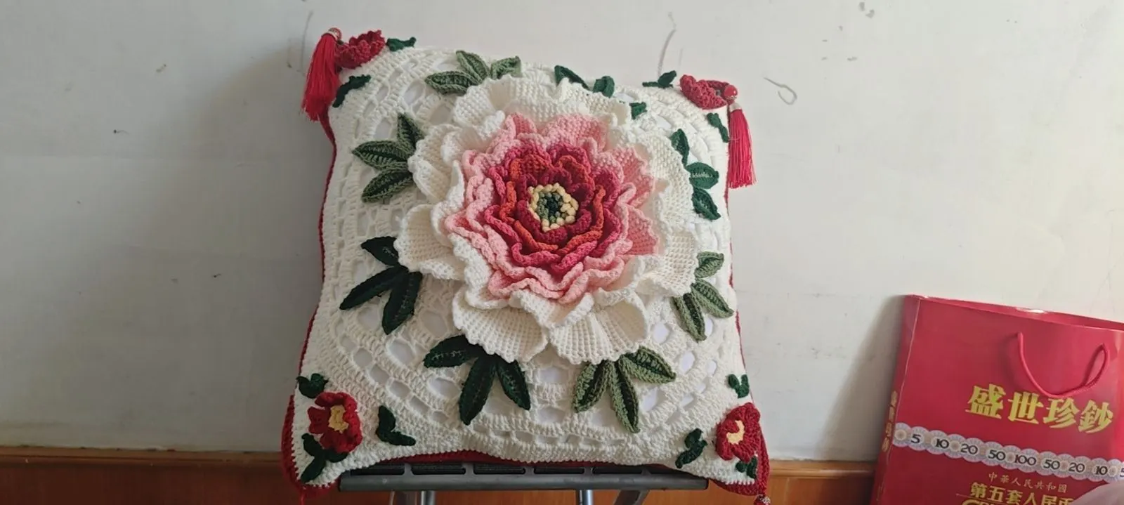 国色芳华抱枕毯子, a crochet project shared by Community maker