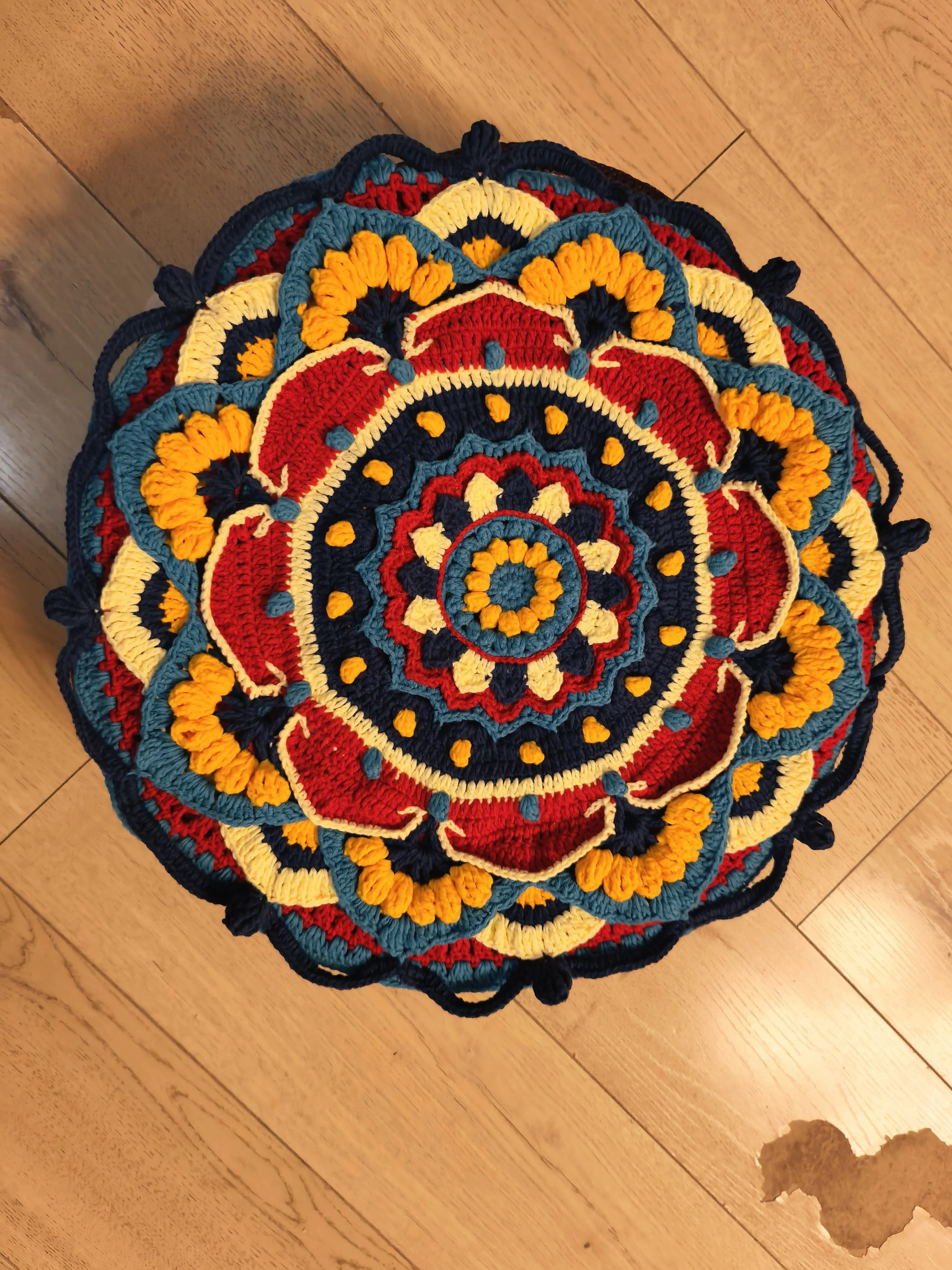 第一个抱枕, a crochet project shared by 吴畏