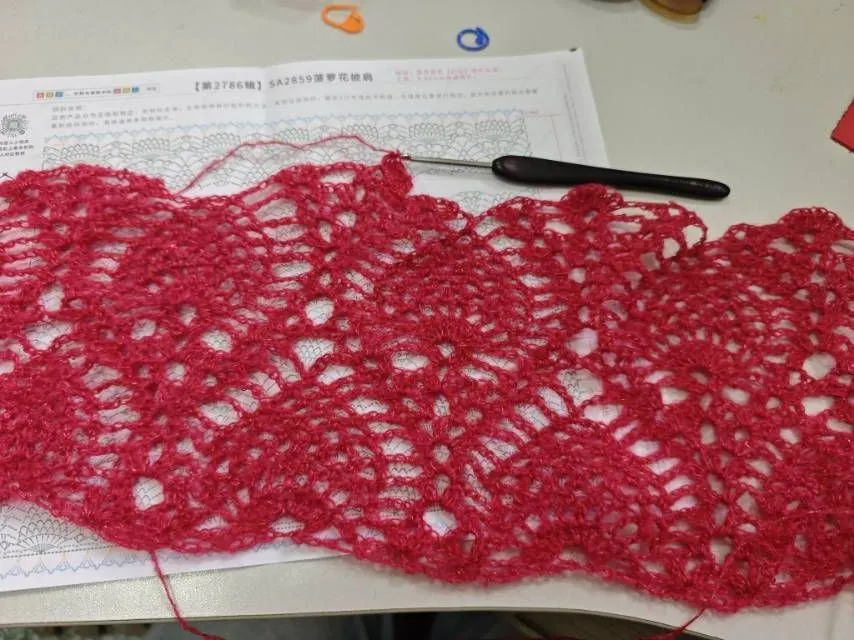 菠萝花披肩打卡第一天, a crochet project shared by 微信用户