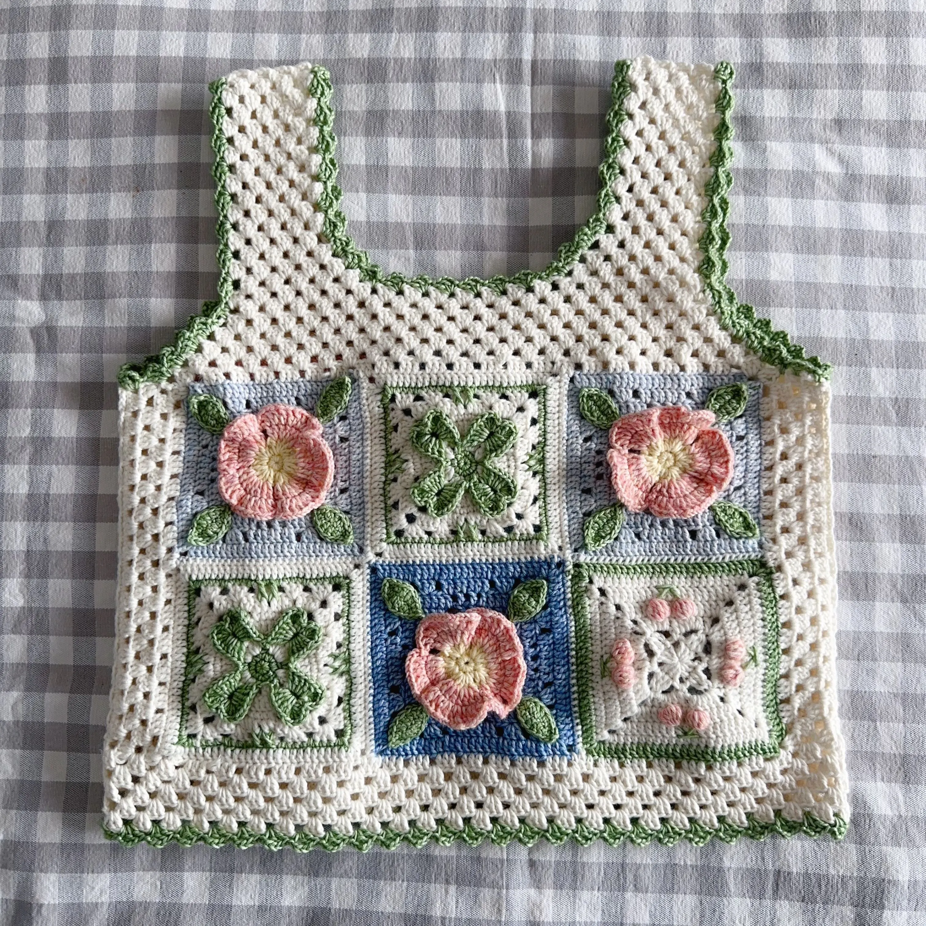 清颜拼花背心, a crochet project shared by 杨舒珺