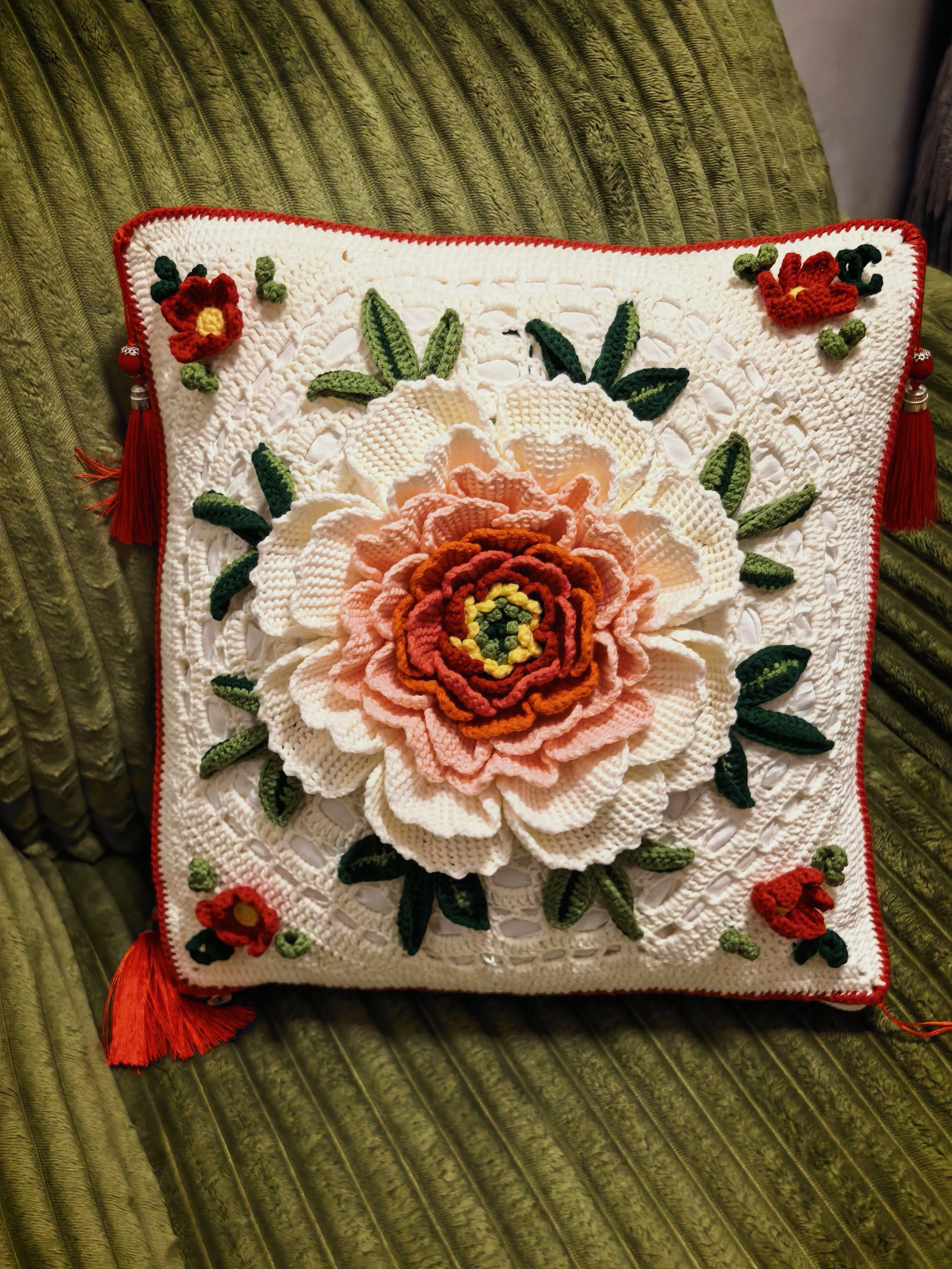 牡丹花抱枕, a crochet project shared by Pangpang