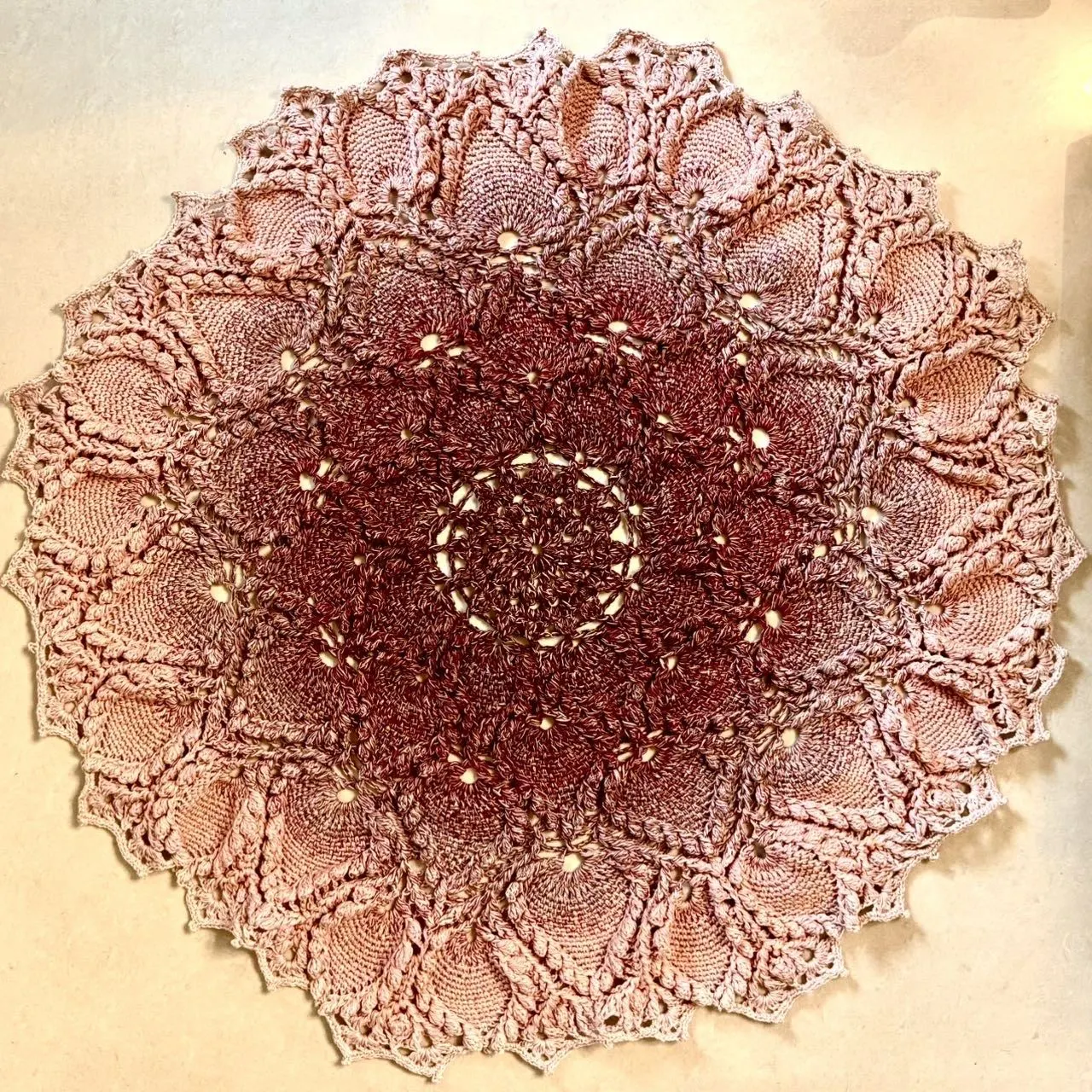 知魚之樂圓形毯, a crochet project shared by ❄Sharon Lui❄