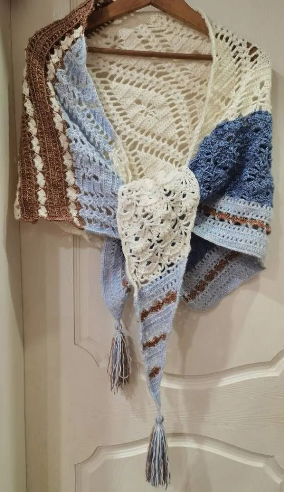 山觉披肩, a crochet project shared by 爱看书的鱼