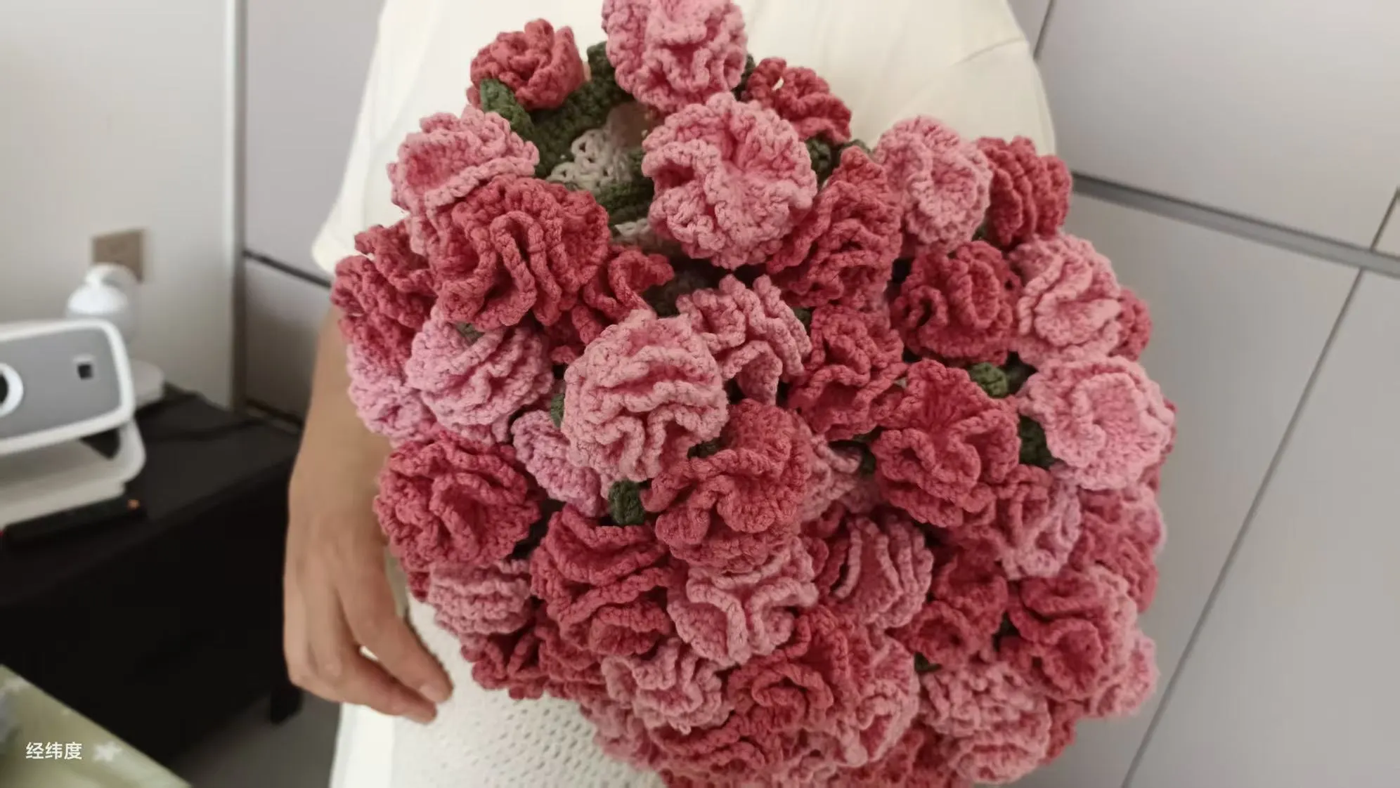 苏苏家家康乃馨花束毯子完成✅, a crochet project shared by 仙仙织女