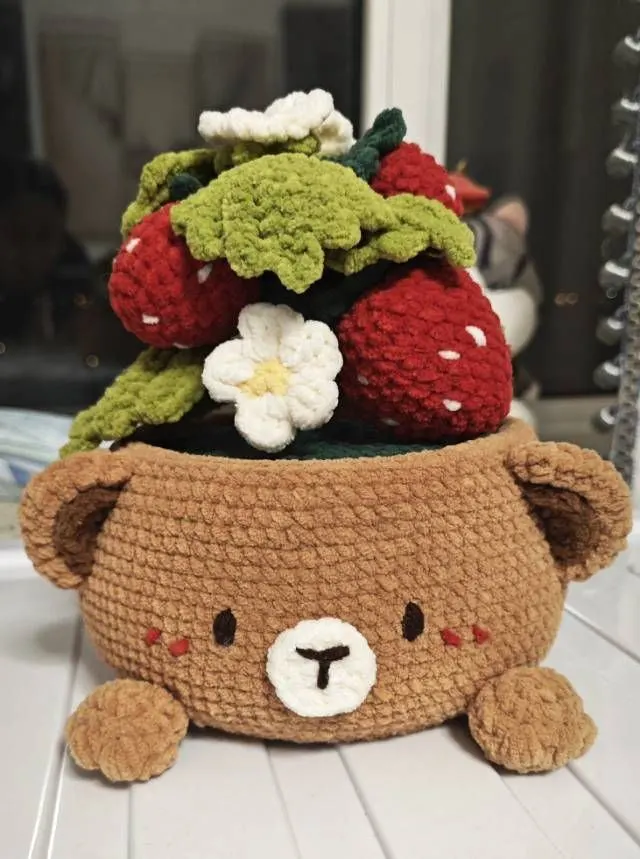小熊，草莓，小白花, a crochet project shared by 雪人