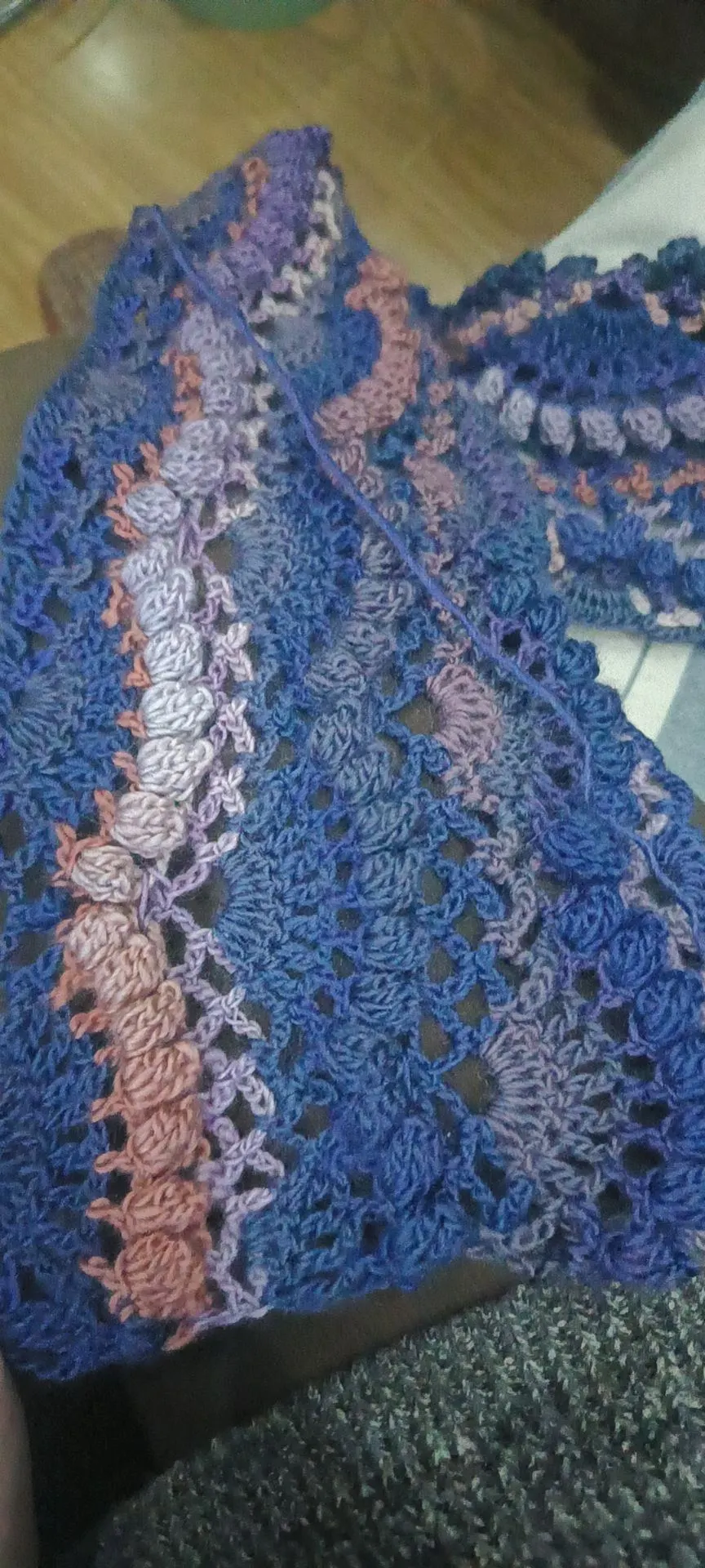 镂空花披肩, a crochet project shared by 心语萌